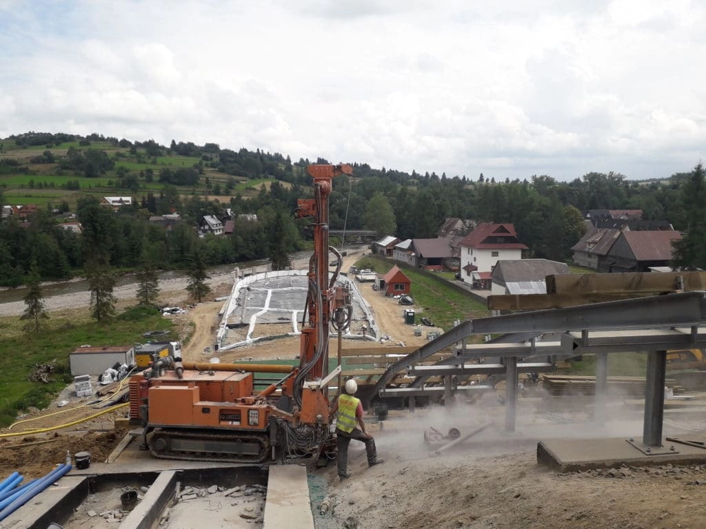 Odwiert piezometrów oraz studni głębinowej dla nowo powstającego kompleksu skoczni w Chochołowie